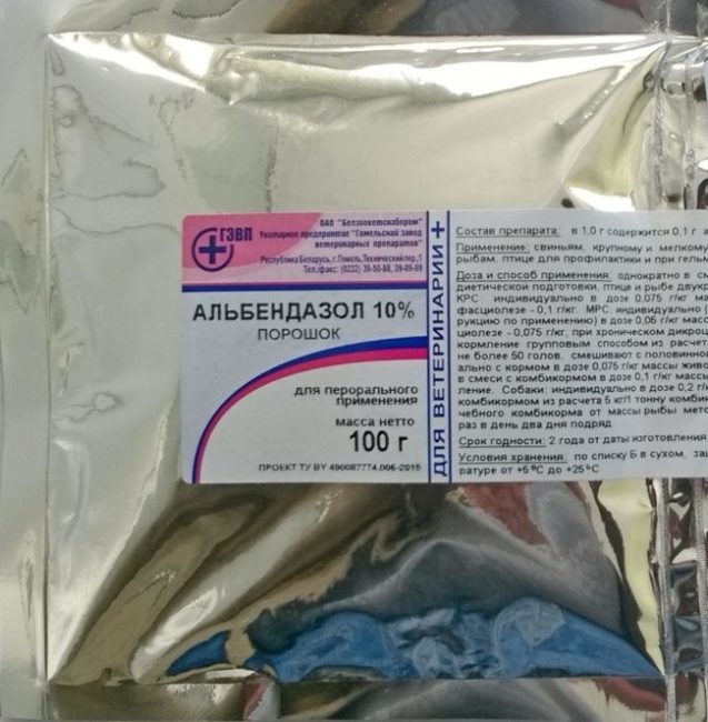Упаковка и инструкция с препаратом Альбендазол для лечения глистов у кроликов